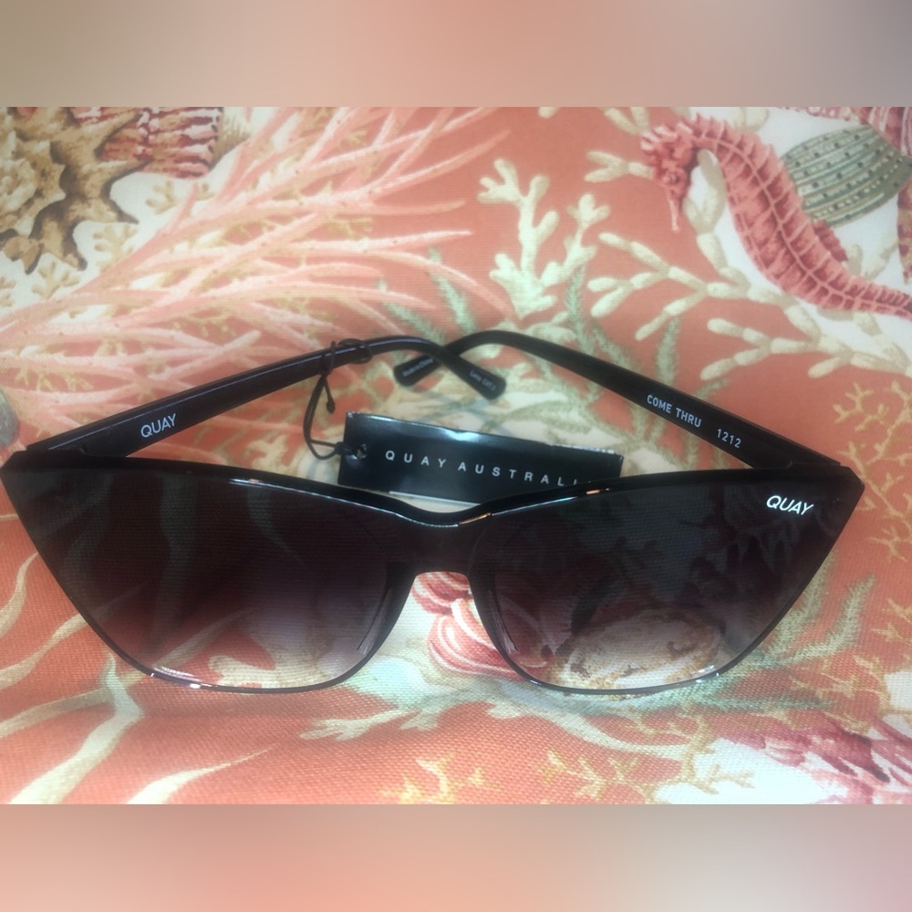 QUAY Australia COME THRU 1212 Sunglasses